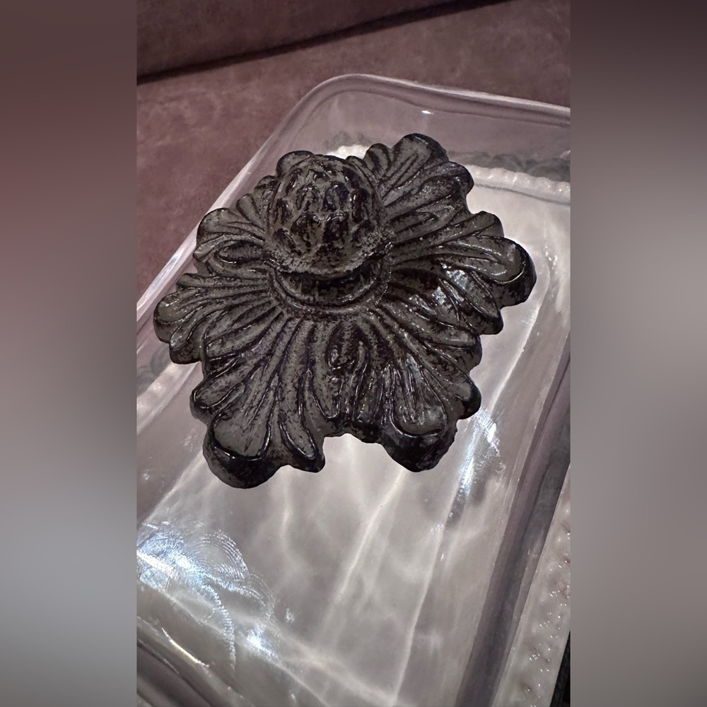 GG Collection Large Acanthus Leaf Butter Dish - Picture 7 of 7